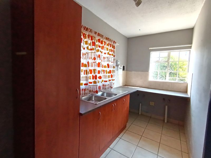Modern Double-Storey Townhouse in a Secure Estate – Brakpan North - Photo 8