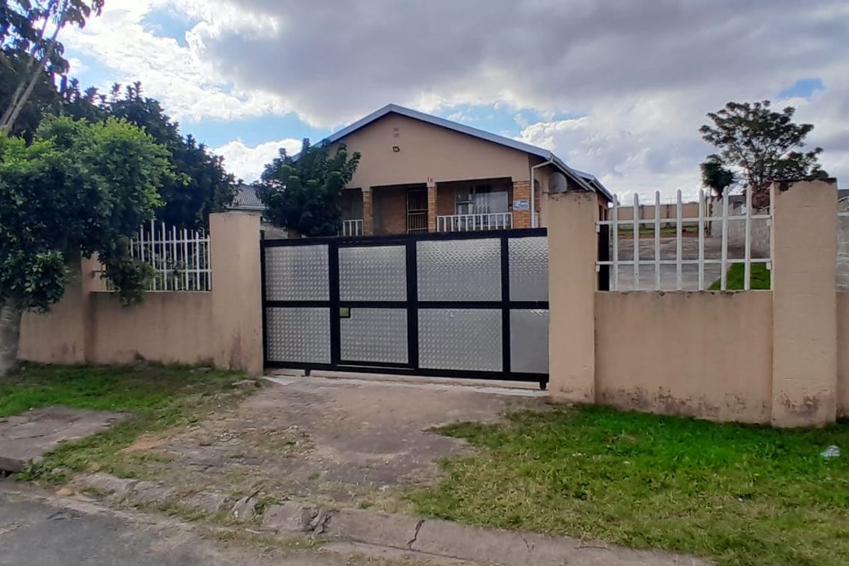 Elegant Family Home in a Prime Location - Photo 3