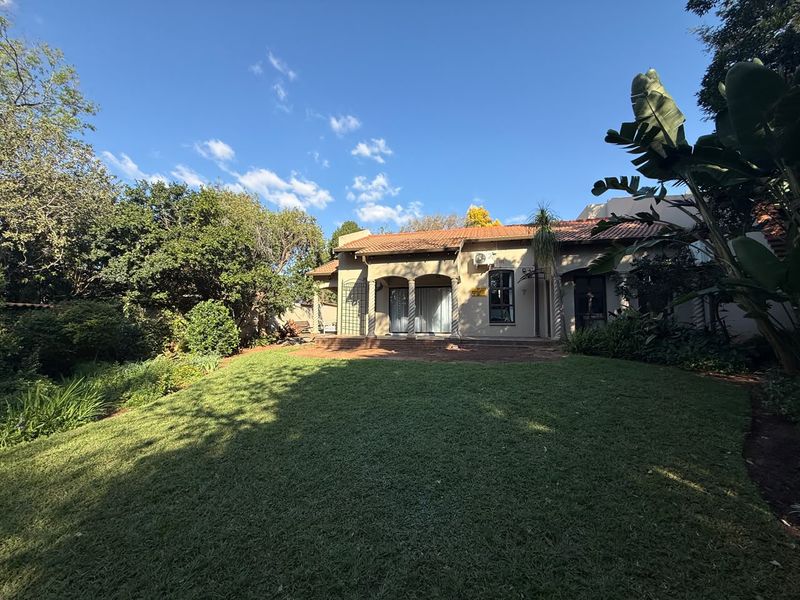Modern, Remodelled 3-Bedroom Townhouse – Stylish, Secure & Move-In Ready - Photo 2