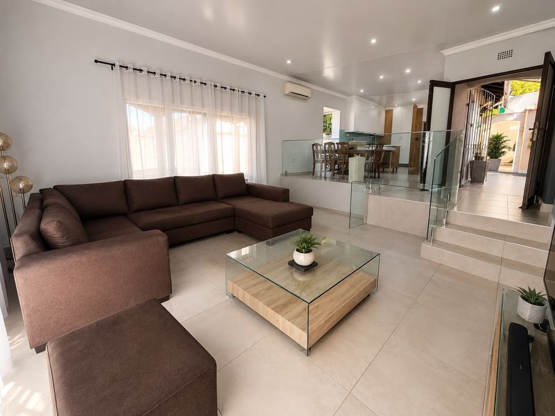 Modern, Remodelled 3-Bedroom Townhouse – Stylish, Secure & Move-In Ready - Photo 5