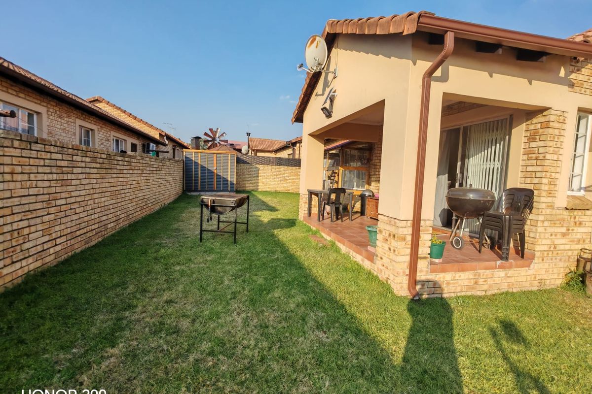 Modern 2-Bedroom unit for Sale - Prime Sasolburg Complex - Photo 4