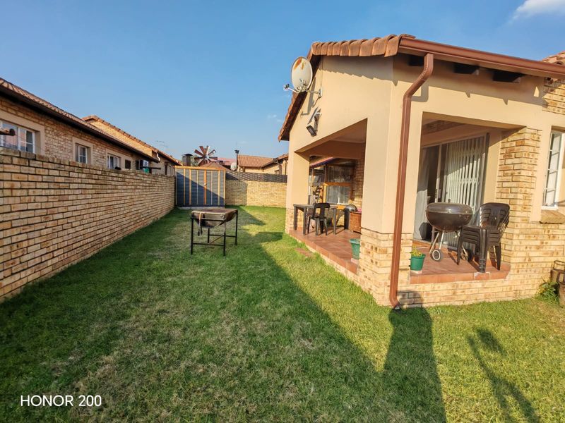Modern 2-Bedroom unit for Sale - Prime Sasolburg Complex - Photo 4