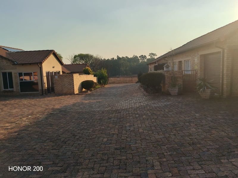 Modern 2-Bedroom unit for Sale - Prime Sasolburg Complex - Photo 1
