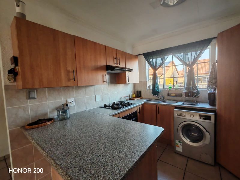 Modern 2-Bedroom unit for Sale - Prime Sasolburg Complex - Photo 6