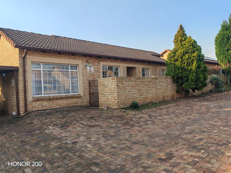 Modern 2-Bedroom unit for Sale - Prime Sasolburg Complex - Photo 2
