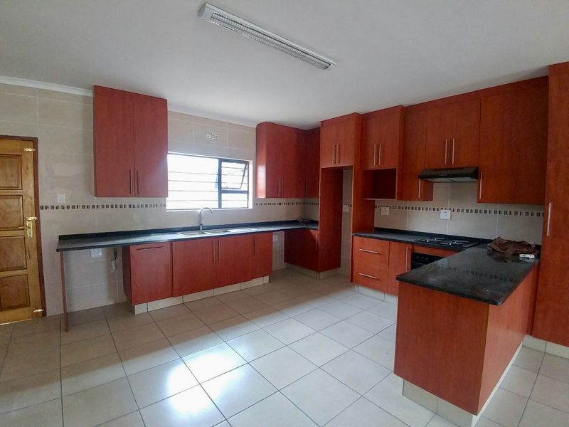 Modern Townhouse for Rent – Available 1 August 2026 - Photo 3
