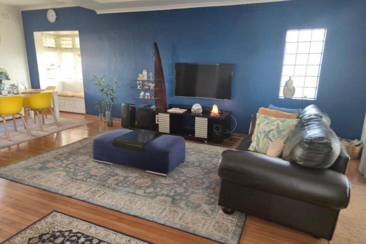 Just Move In  Beautiful Family Home with Inland Views & 2 Bedroom Granny Flat - Photo 3