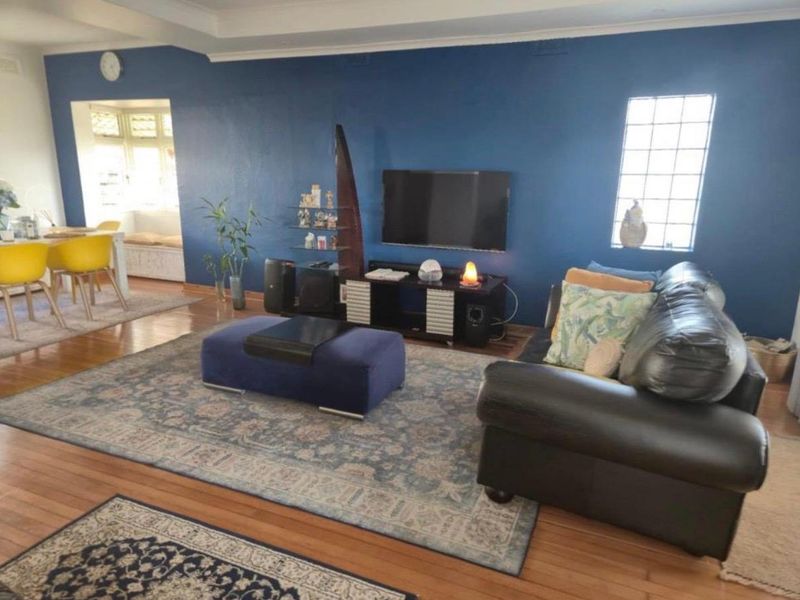 Just Move In  Beautiful Family Home with Inland Views & 2 Bedroom Granny Flat - Photo 3