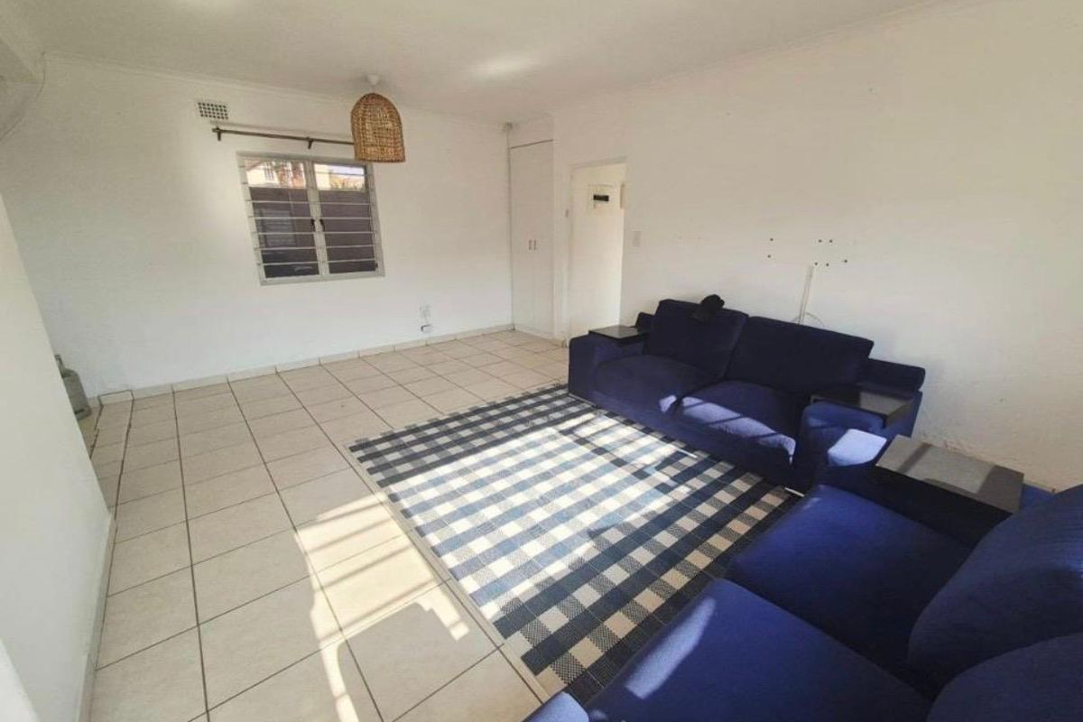 Just Move In  Beautiful Family Home with Inland Views & 2 Bedroom Granny Flat - Photo 4