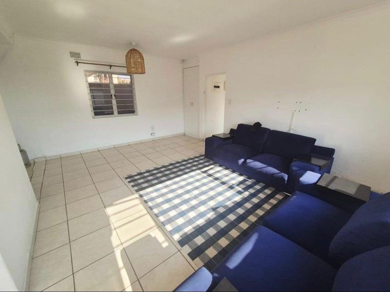 Just Move In  Beautiful Family Home with Inland Views & 2 Bedroom Granny Flat - Photo 4