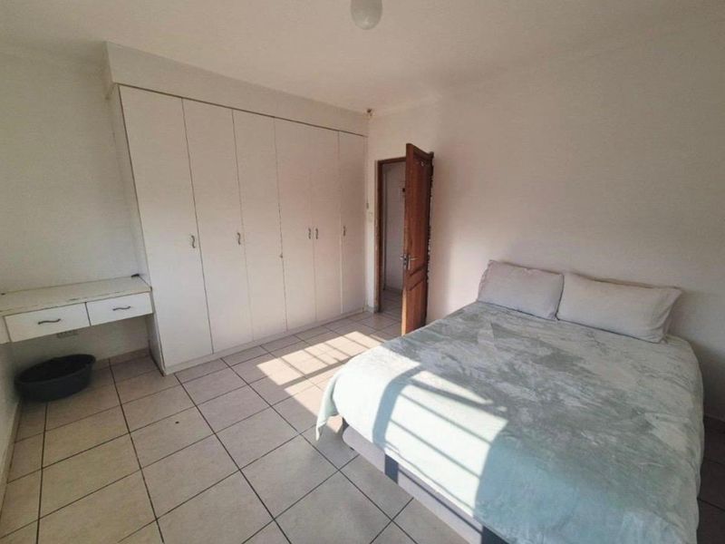 Just Move In  Beautiful Family Home with Inland Views & 2 Bedroom Granny Flat - Photo 10