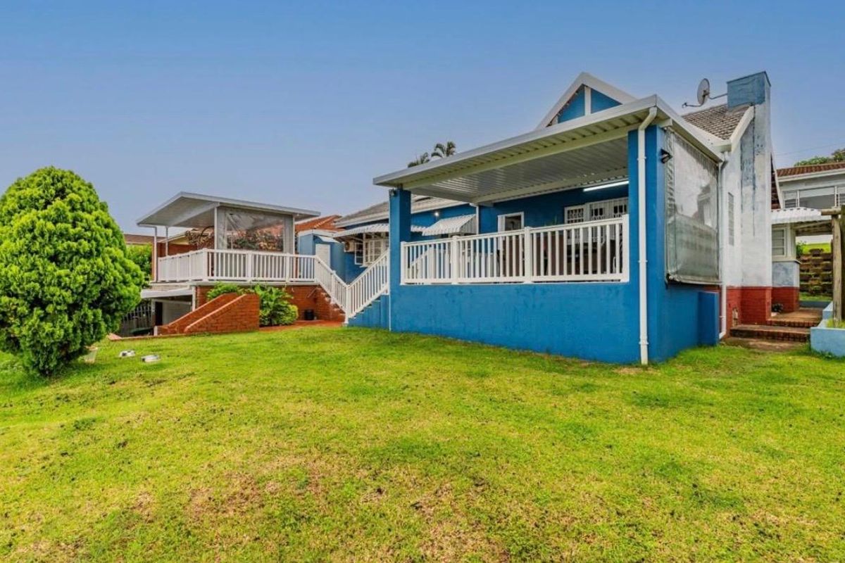 Just Move In  Beautiful Family Home with Inland Views & 2 Bedroom Granny Flat - Photo 2