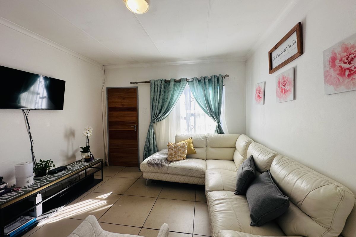 Charming 2-Bedroom Home in Secure Selcourt Estate - Photo 5