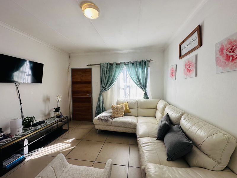 Charming 2-Bedroom Home in Secure Selcourt Estate - Photo 5