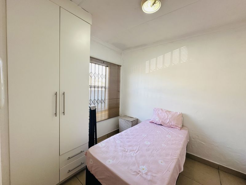 Charming 2-Bedroom Home in Secure Selcourt Estate - Photo 9