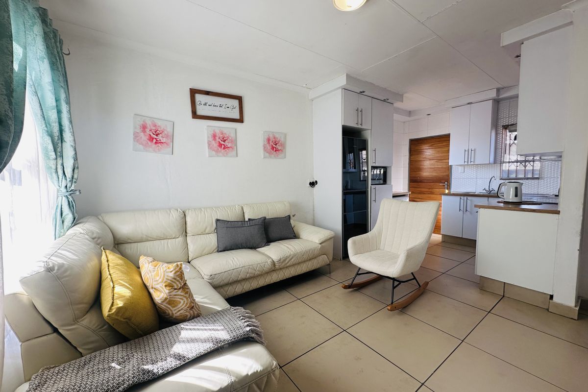 Charming 2-Bedroom Home in Secure Selcourt Estate - Photo 4