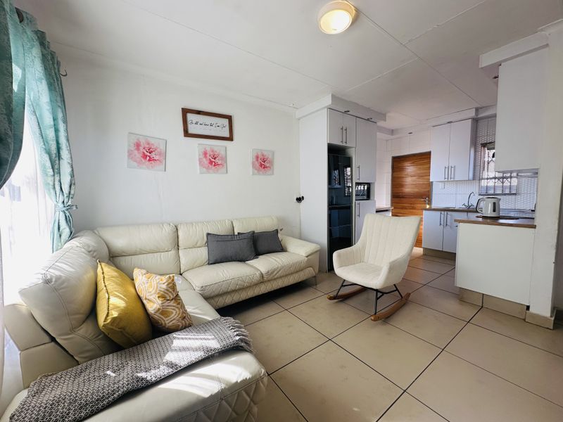 Charming 2-Bedroom Home in Secure Selcourt Estate - Photo 4