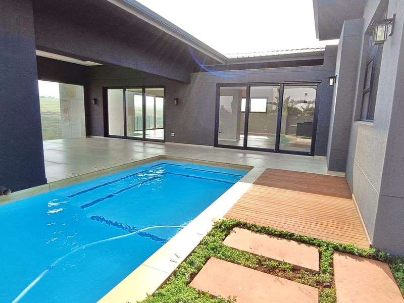 Luxury Family Home in Zimbali Lakes - Photo 1