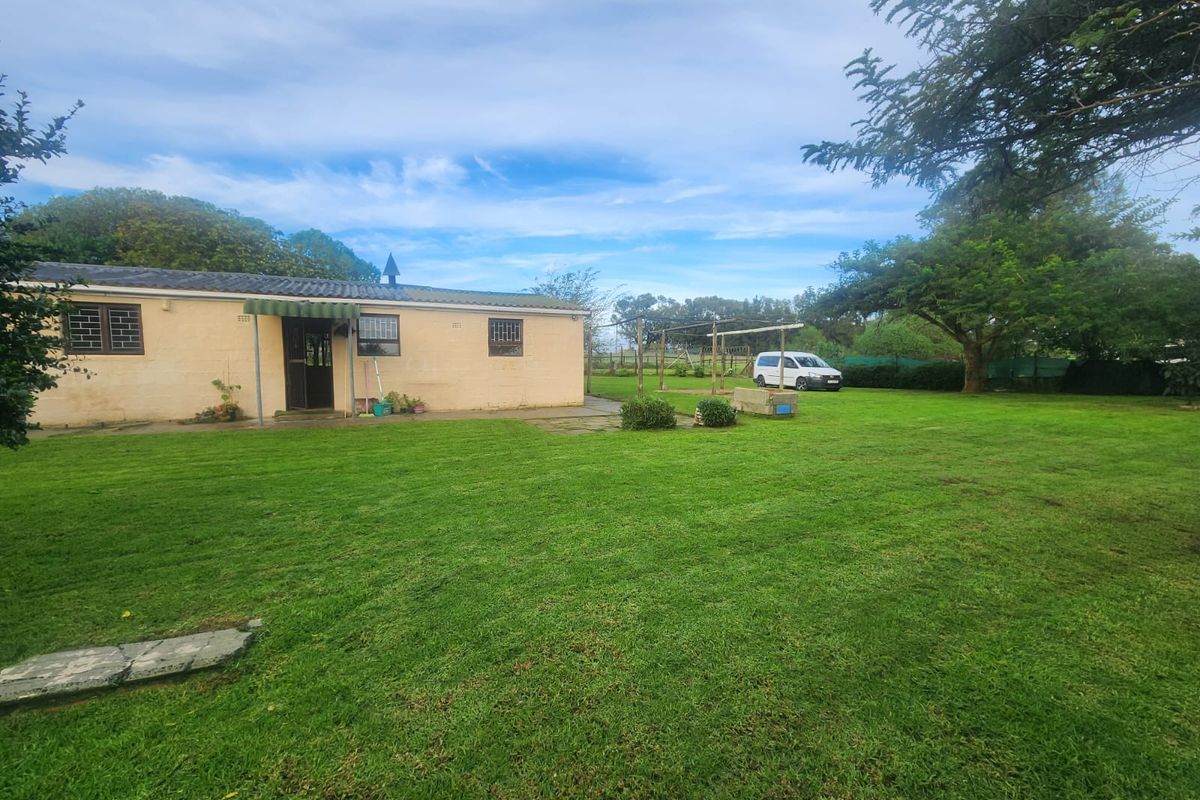 Spacious Country Living – The Perfect Home for Your Family & Pets!!! - Photo 2