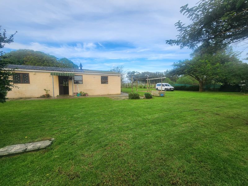 Spacious Country Living – The Perfect Home for Your Family & Pets!!! - Photo 2