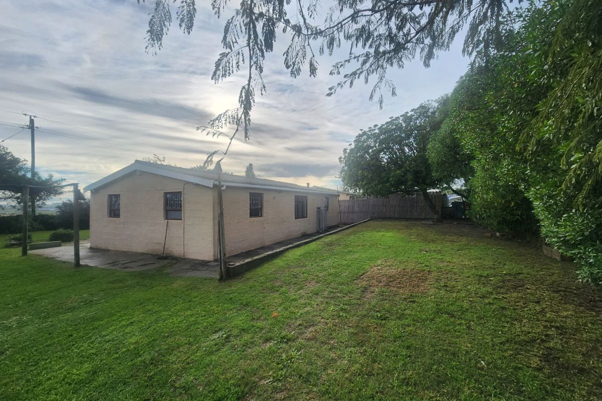 Spacious Country Living – The Perfect Home for Your Family & Pets!!! - Photo 4