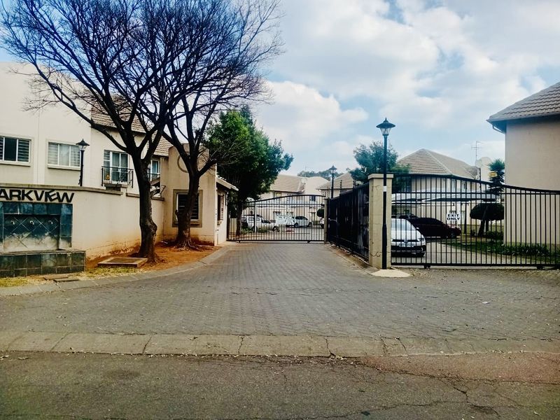 Price to Sell! Secure 1-Bedroom Apartment in Park Square, Klippoortjie - Photo 6