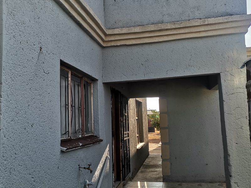 Neat 2-Bedroom Home with Income-Generating Backrooms in a Sought-After Area of Letlhabile - Photo 2
