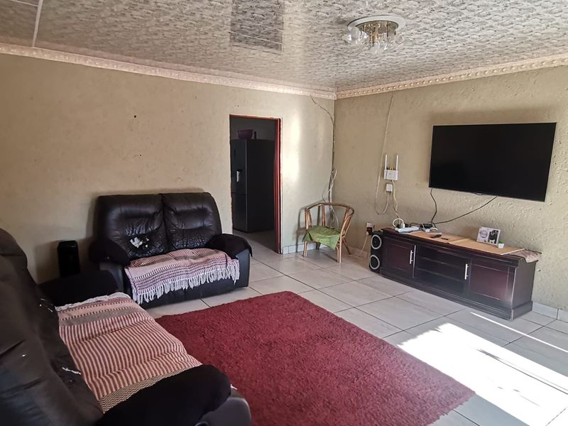 Neat 2-Bedroom Home with Income-Generating Backrooms in a Sought-After Area of Letlhabile - Photo 5