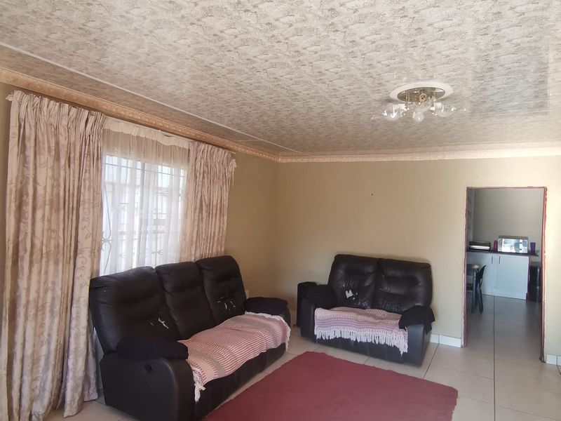 Neat 2-Bedroom Home with Income-Generating Backrooms in a Sought-After Area of Letlhabile - Photo 4