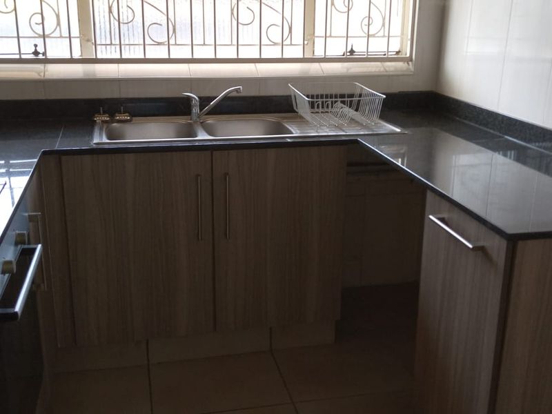 Pelham  -  2 Bedroom Flat to Let - Photo 8