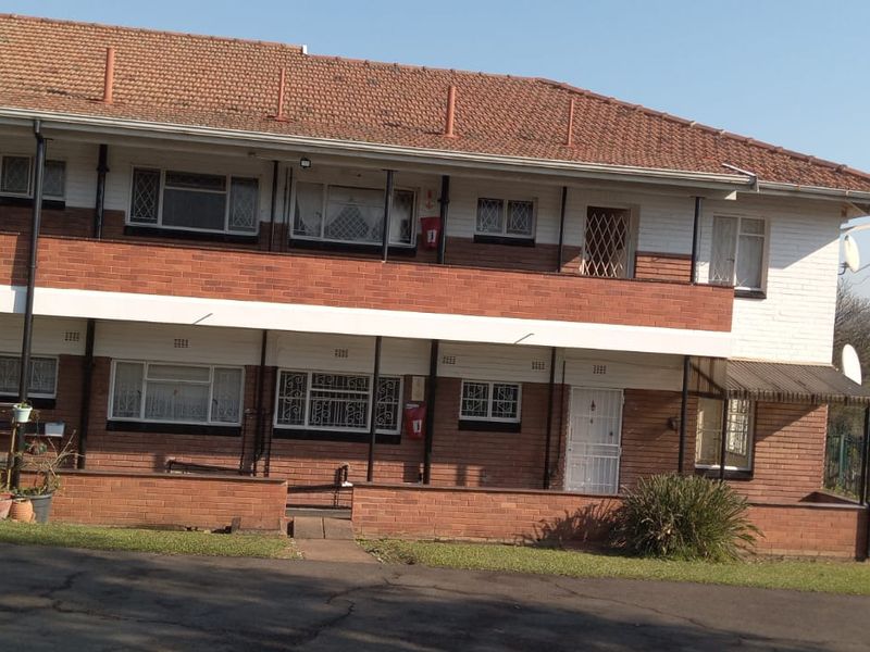 Pelham  -  2 Bedroom Flat to Let - Photo 2