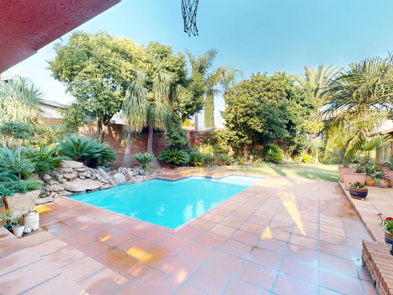 Spacious Family Living with Exceptional Extras in Secure East Village! - Photo 5