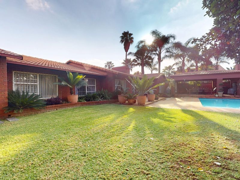Spacious Family Living with Exceptional Extras in Secure East Village! - Photo 1