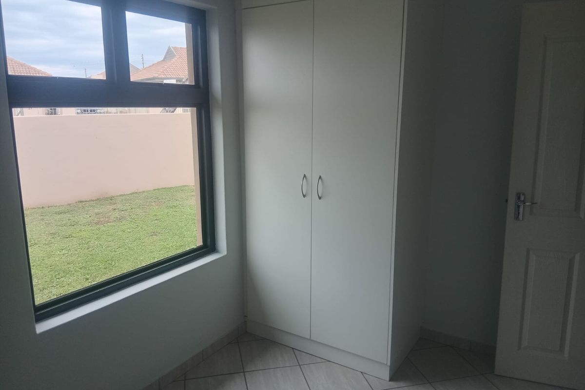 Modern 3-Room Home with Private Garden in Secure Umlele Heights Estate – Kidd's Beach - Photo 5