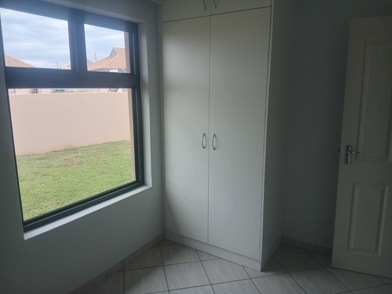 Modern 3-Room Home with Private Garden in Secure Umlele Heights Estate – Kidd's Beach - Photo 5