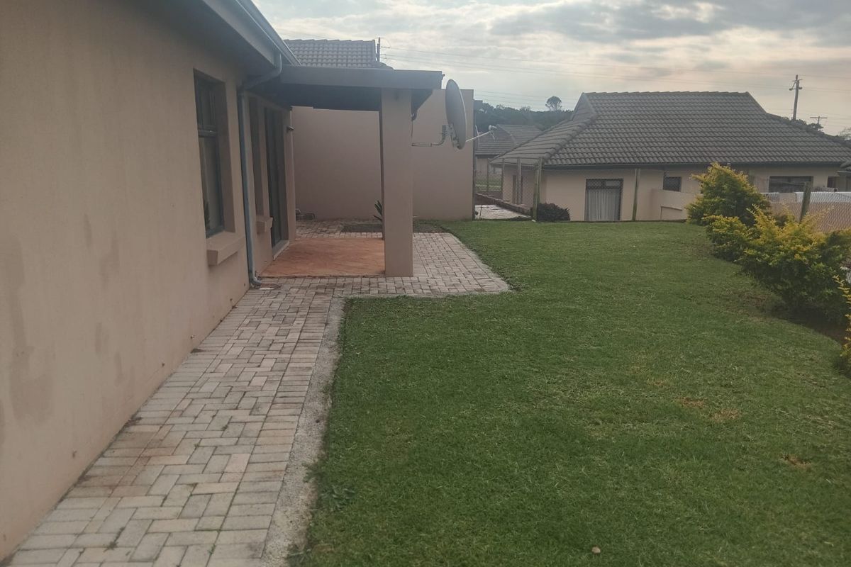 Modern 3-Room Home with Private Garden in Secure Umlele Heights Estate – Kidd's Beach - Photo 2