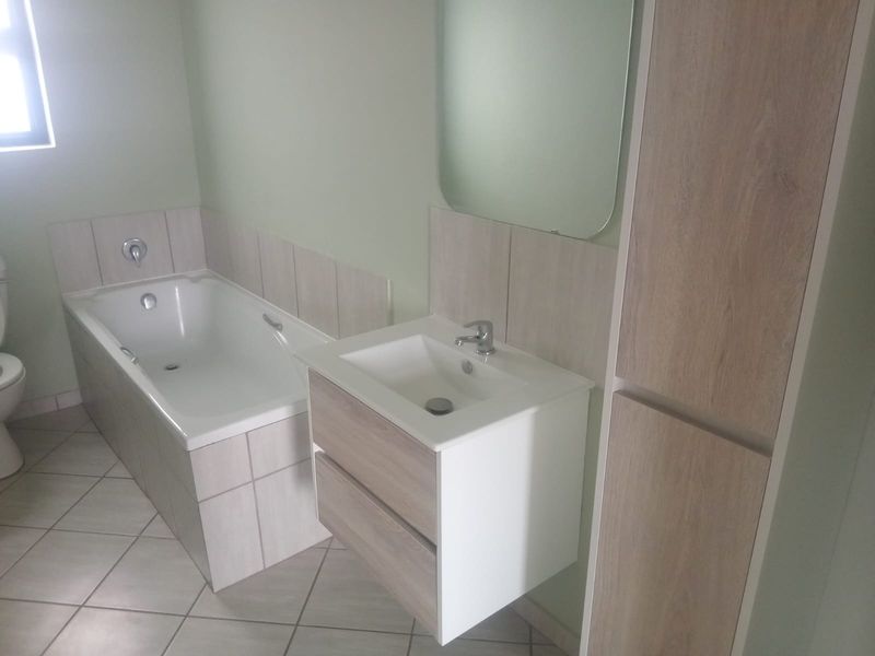 Modern 3-Room Home with Private Garden in Secure Umlele Heights Estate – Kidd's Beach - Photo 10