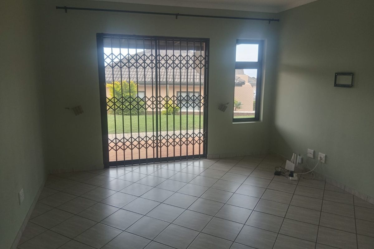 Modern 3-Room Home with Private Garden in Secure Umlele Heights Estate – Kidd's Beach - Photo 4