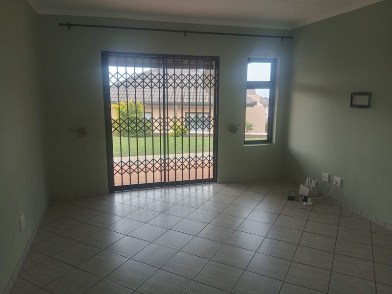 Modern 3-Room Home with Private Garden in Secure Umlele Heights Estate – Kidd's Beach - Photo 4