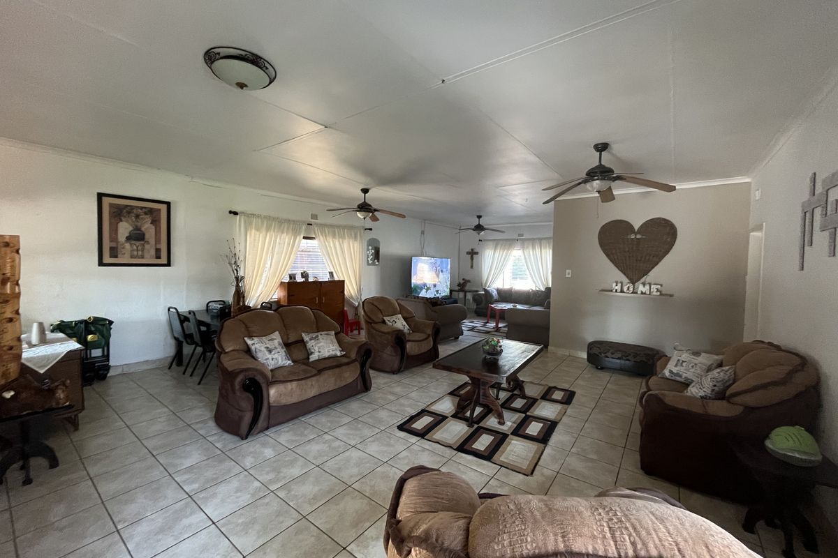 Exceptional Family Home with Flatlet, Pool & Endless Potential in Mooinooi - Photo 5