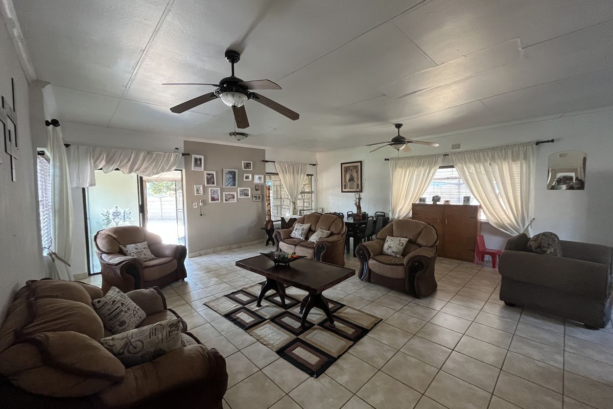 Exceptional Family Home with Flatlet, Pool & Endless Potential in Mooinooi - Photo 4