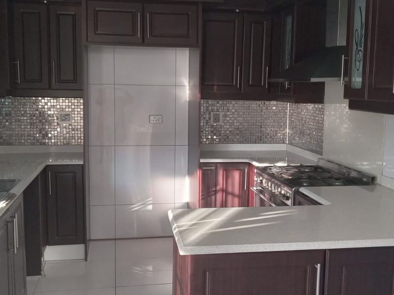 Lincoln Meade   3 Bedroom Simplex to Rent - Photo 8