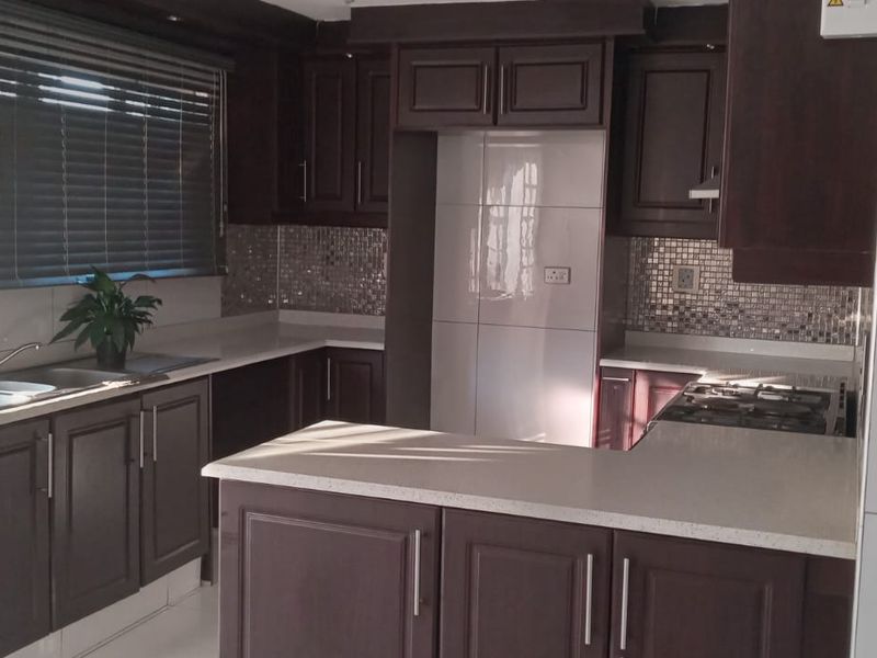 Lincoln Meade   3 Bedroom Simplex to Rent - Photo 9