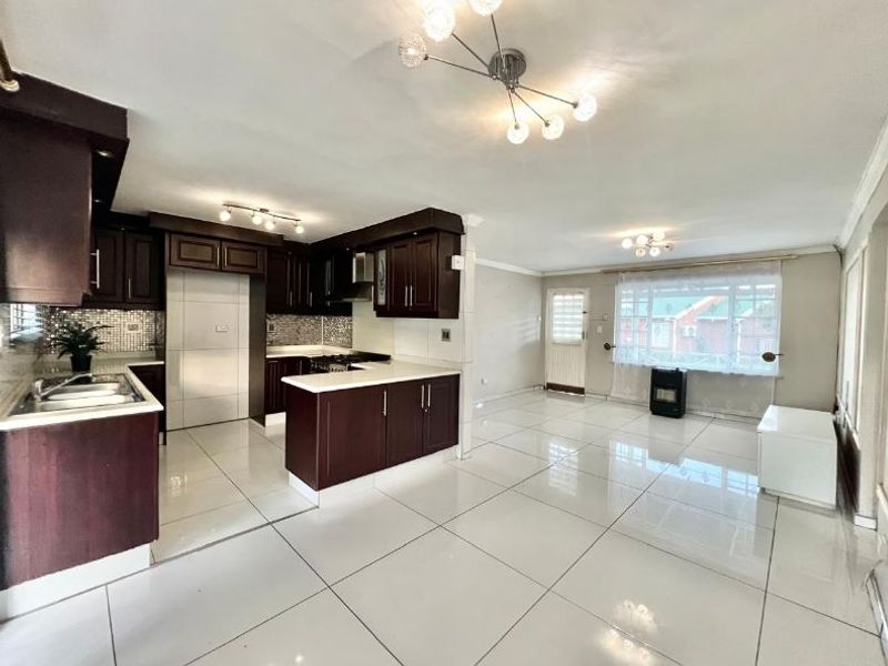 Lincoln Meade   3 Bedroom Simplex to Rent - Photo 7