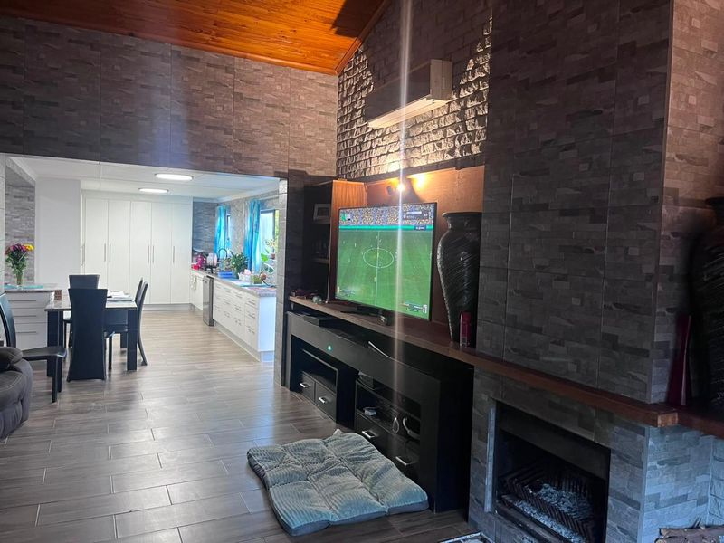 A Home That Has It All – Pool, Fireplace, Space & Style - Photo 7