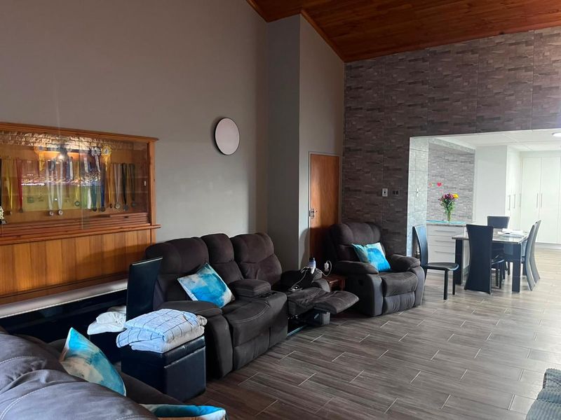 A Home That Has It All – Pool, Fireplace, Space & Style - Photo 6