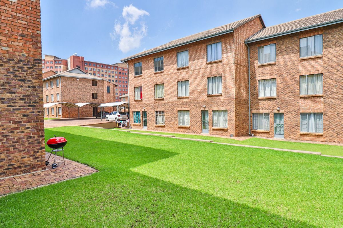 Spacious and neat apartment in Grand Central - perfect for first-time buyers or investors! - Photo 2