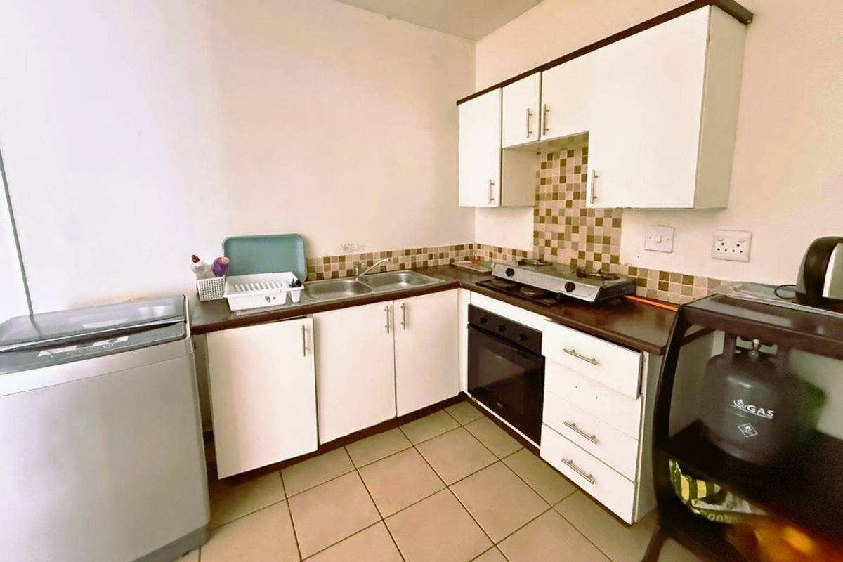Spacious and neat apartment in Grand Central - perfect for first-time buyers or investors! - Photo 3