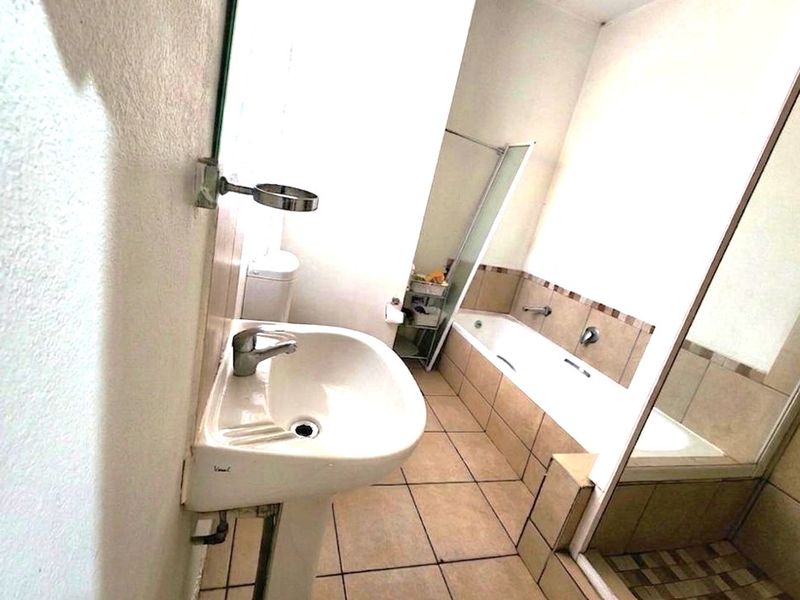 Spacious and neat apartment in Grand Central - perfect for first-time buyers or investors! - Photo 6