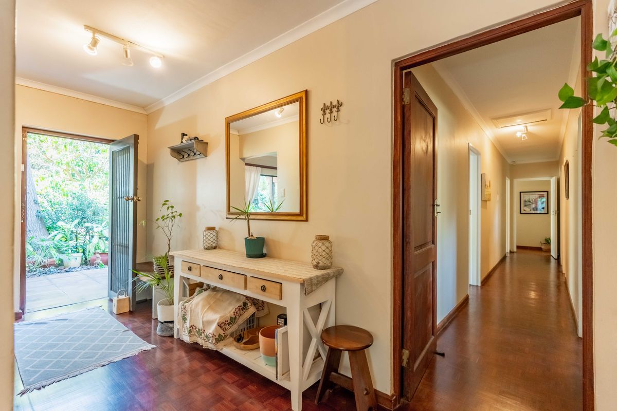 A Charming Modern Home with a Heart-Warming Outdoor Lifestyle –  Dawncliffe - Photo 4